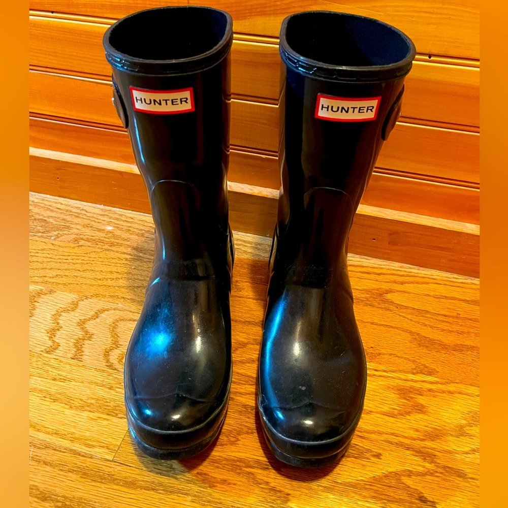 Mid calf hunter glossy rain boots